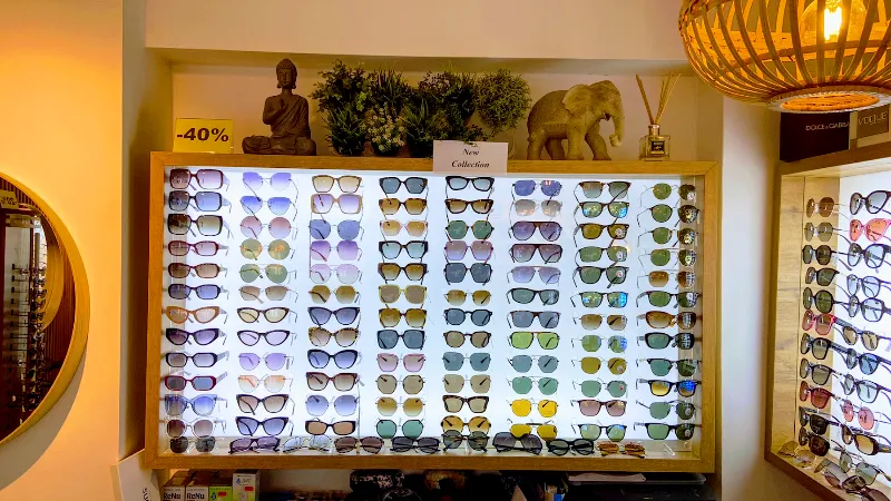 Napszemüveg-fal a Lehel Optikában